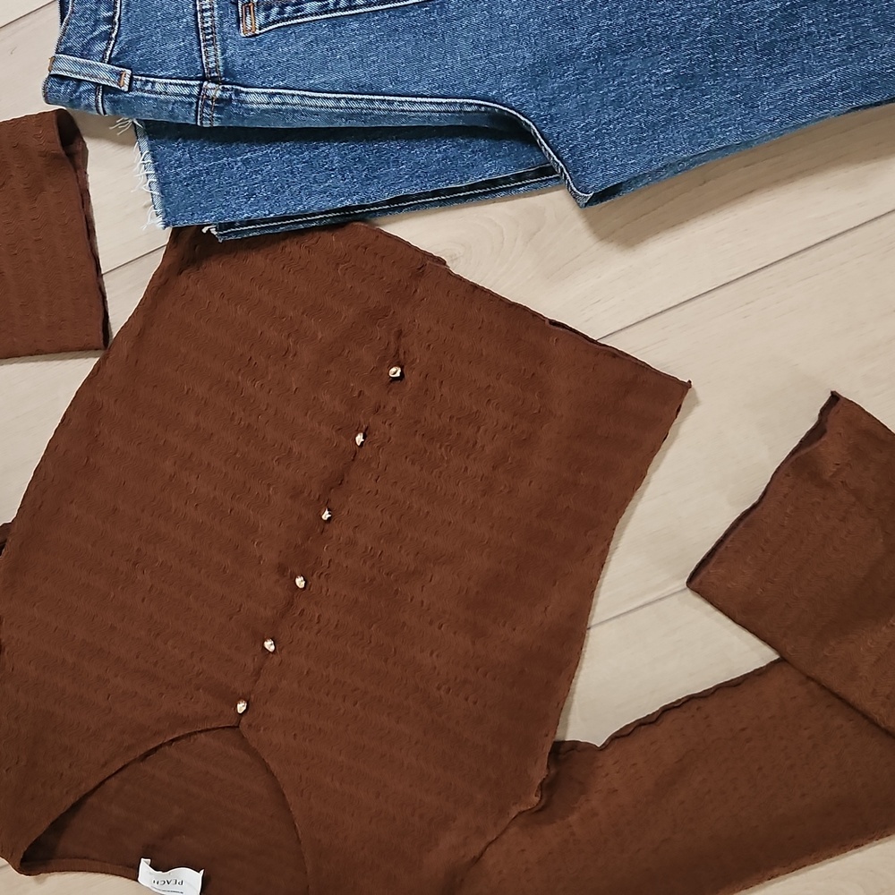 Peach Brown Ribbed Button Front Crop Top - Picture 2 of 4